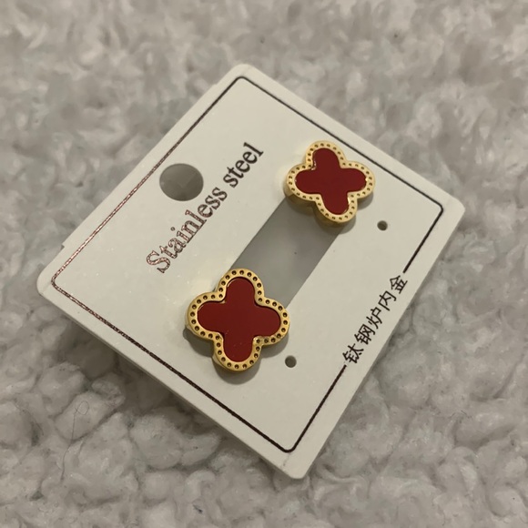 Red and Gold Clover Earrings - Picture 11 of 16